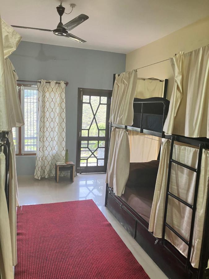 Hobo Hostel Дармсала Экстерьер фото