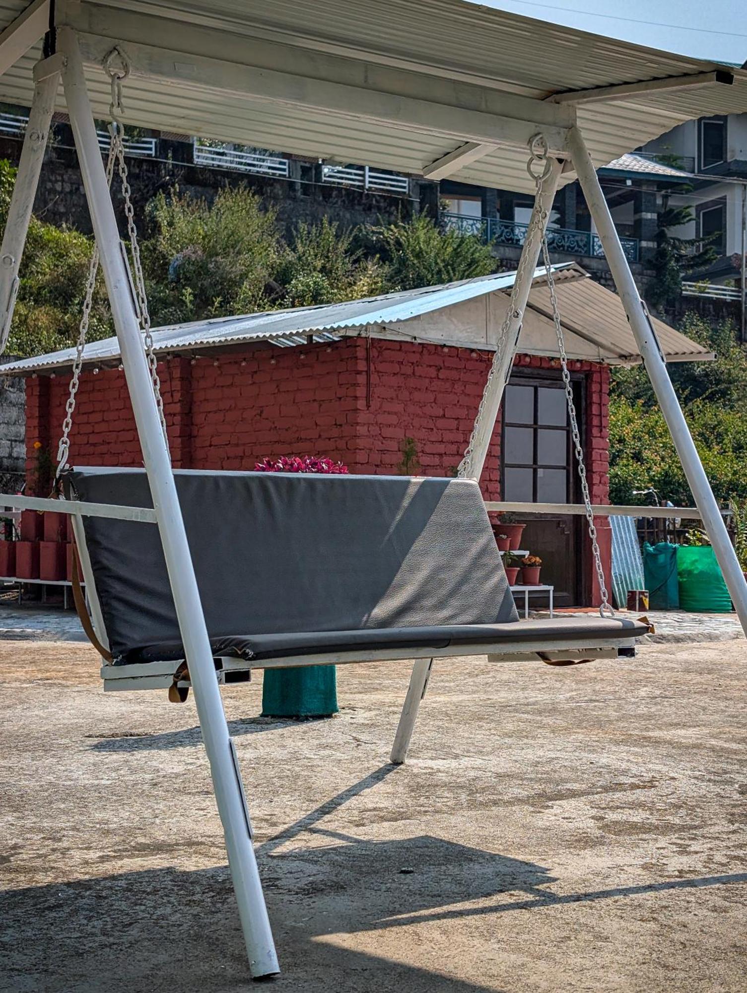 Hobo Hostel Дармсала Экстерьер фото