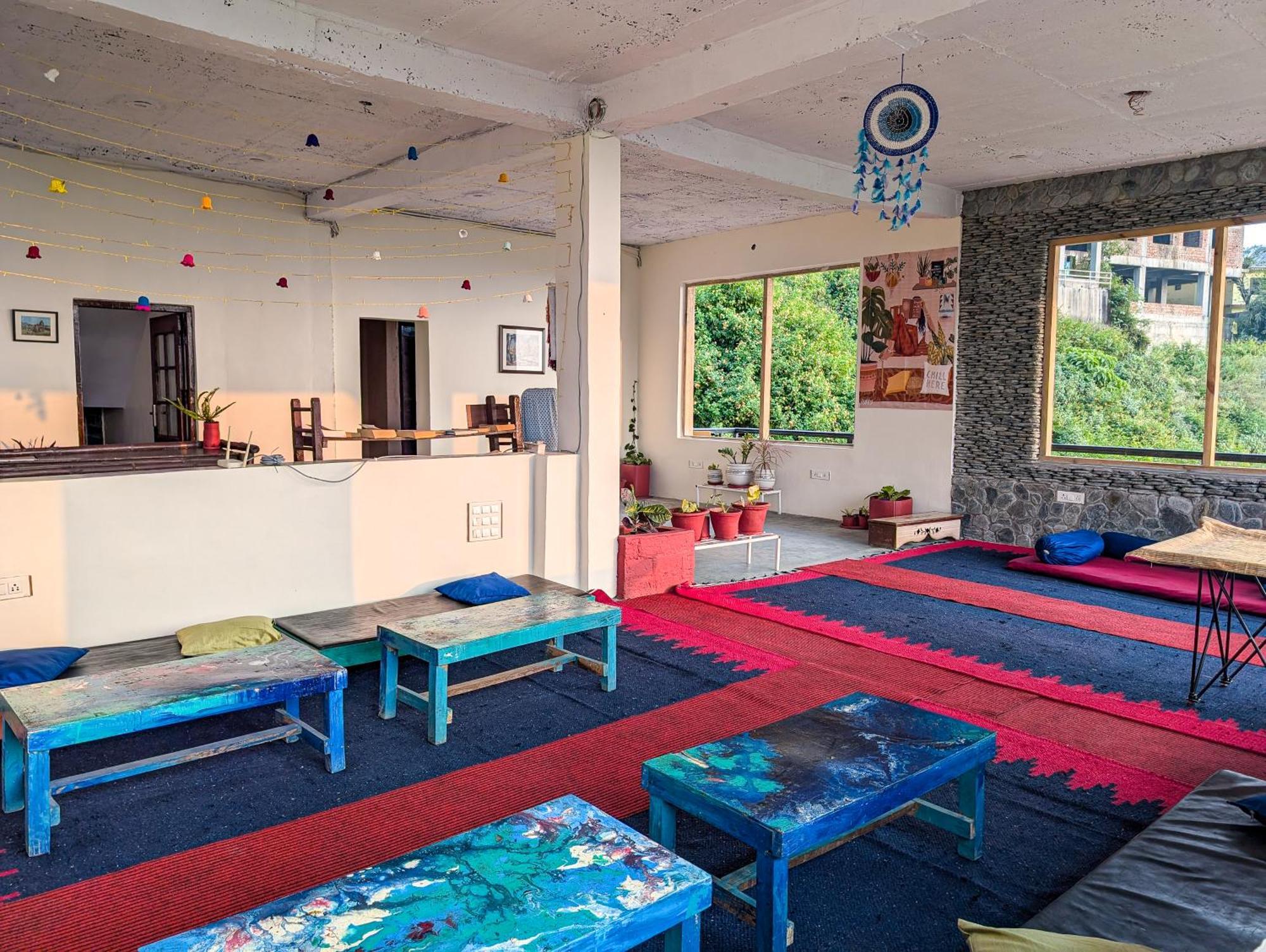 Hobo Hostel Дармсала Экстерьер фото