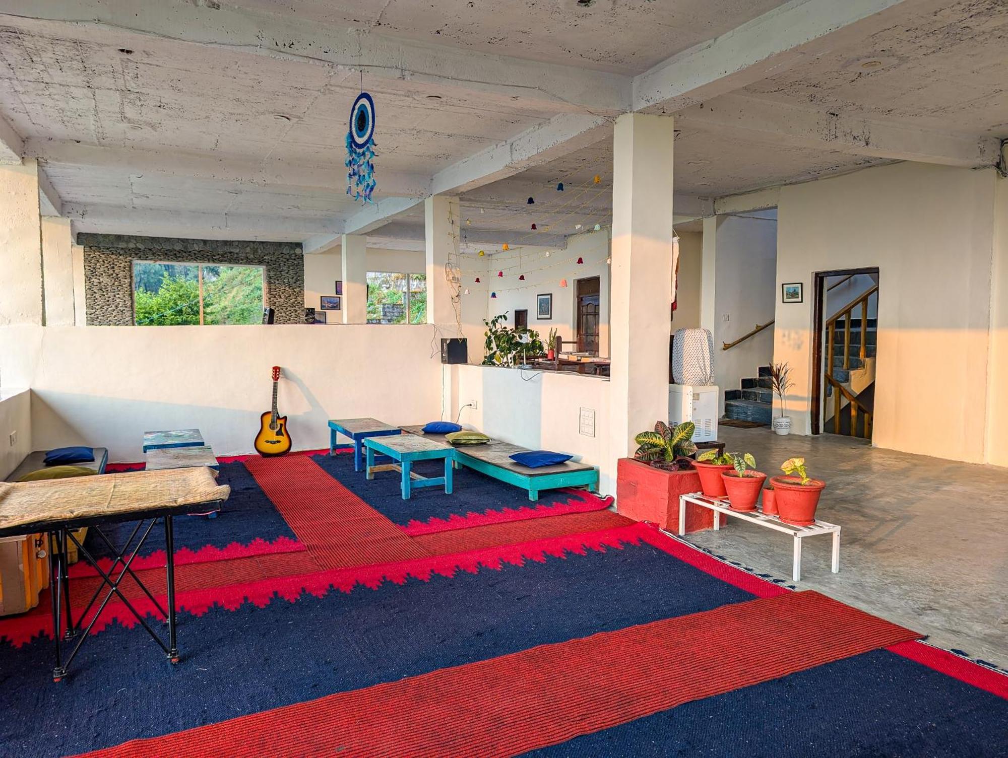 Hobo Hostel Дармсала Экстерьер фото