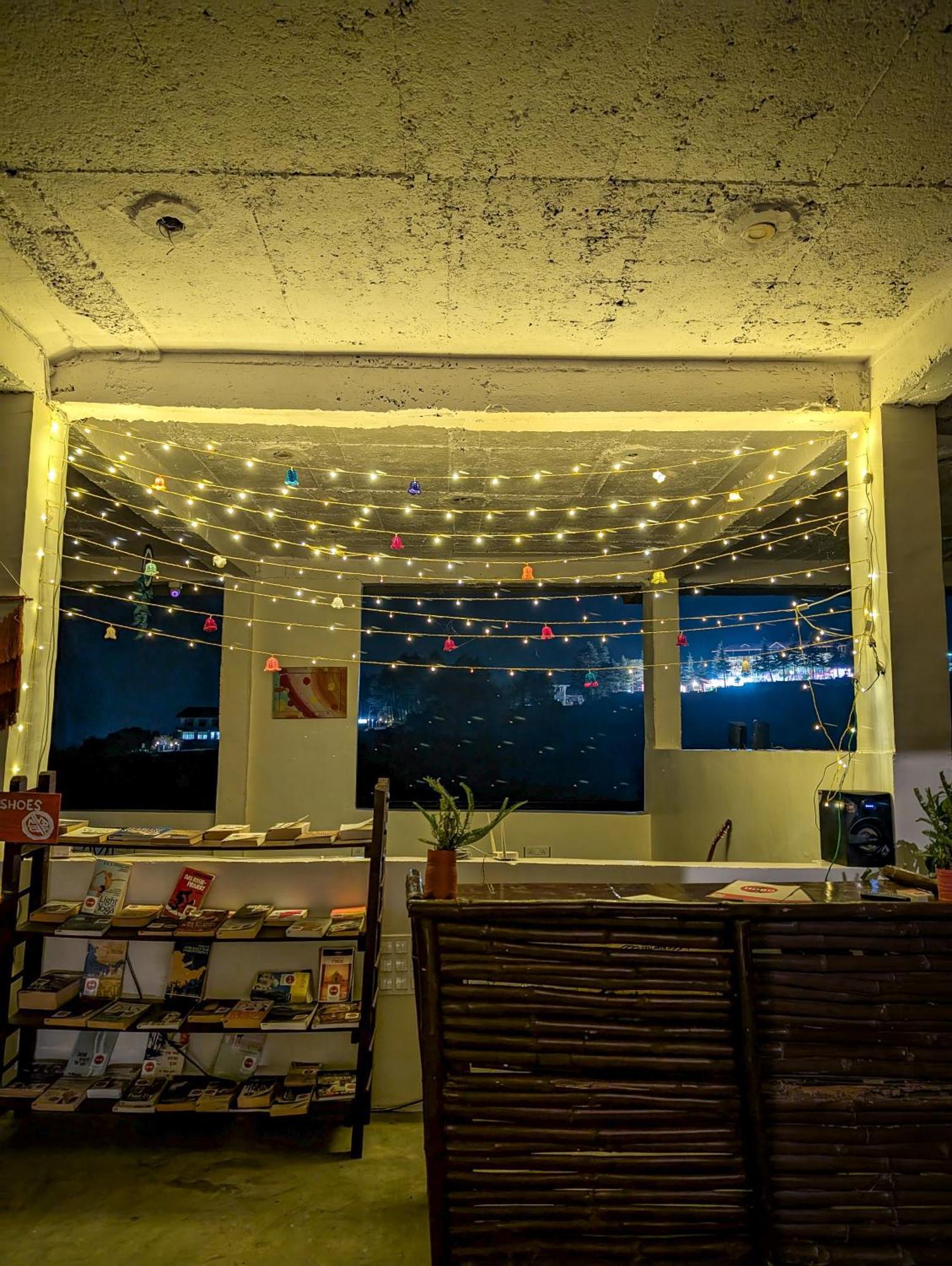 Hobo Hostel Дармсала Экстерьер фото