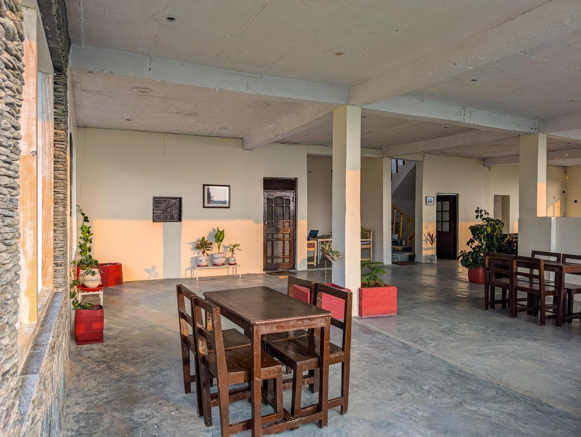 Hobo Hostel Дармсала Экстерьер фото