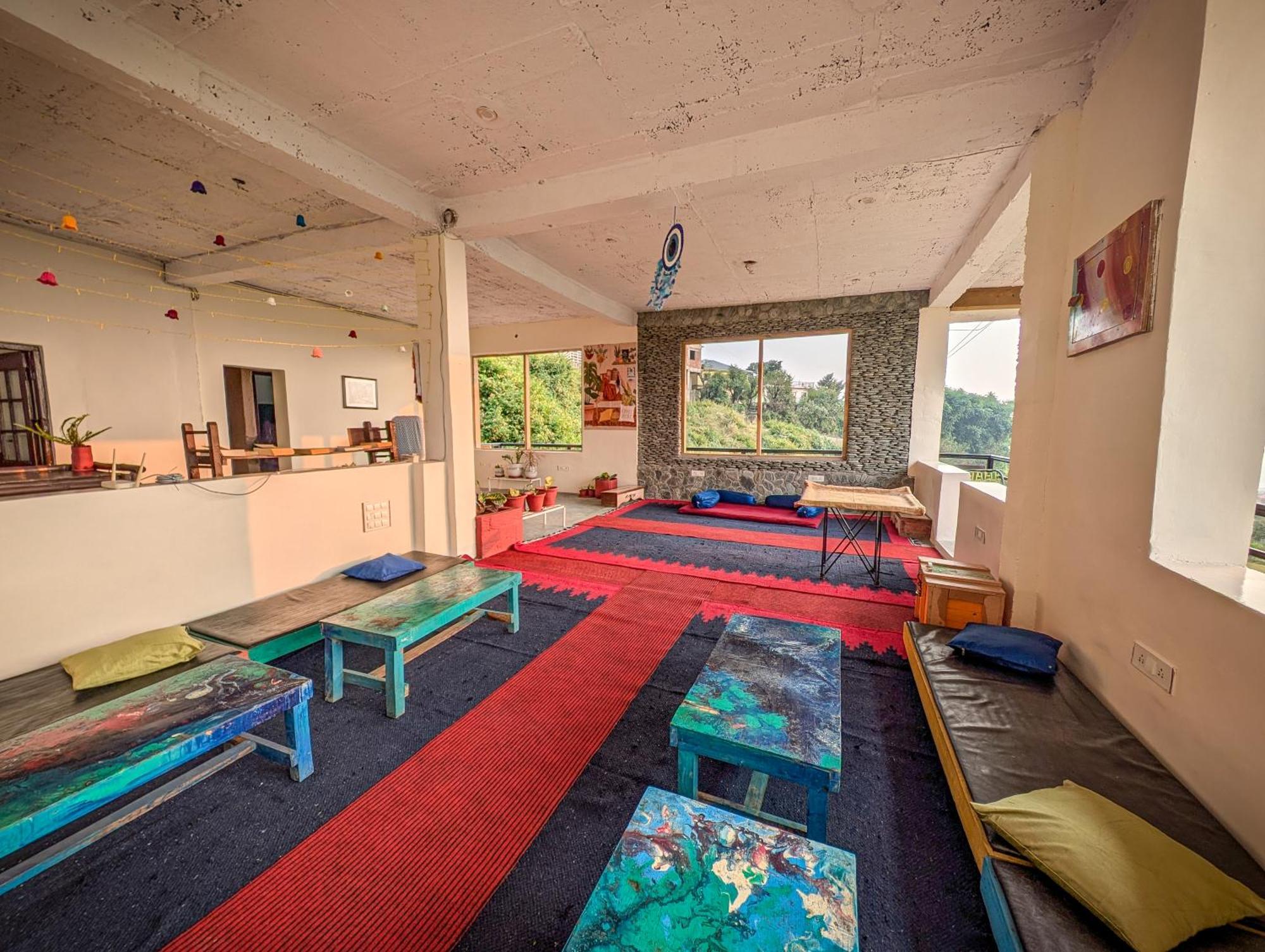 Hobo Hostel Дармсала Экстерьер фото