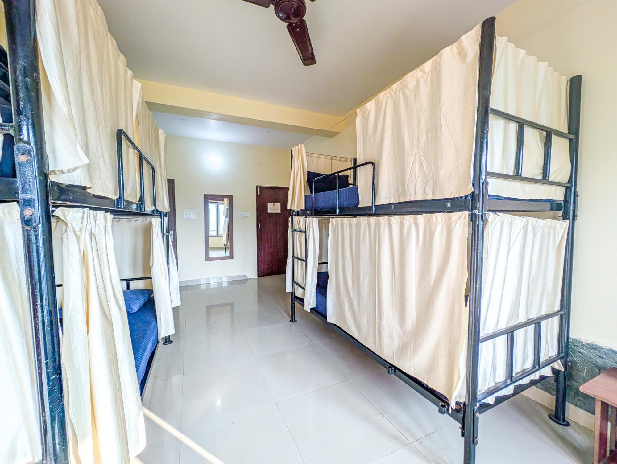 Hobo Hostel Дармсала Экстерьер фото