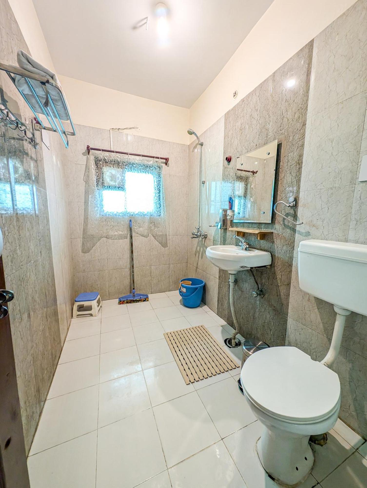 Hobo Hostel Дармсала Экстерьер фото